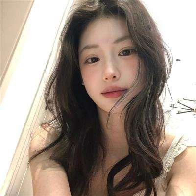 读爱情小说的老人